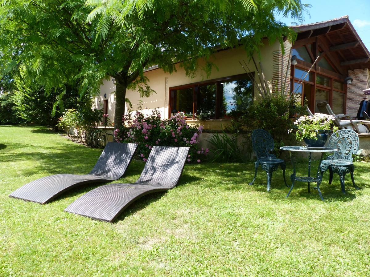 Chambres D'Hotes Au Val Dormant Realville Exterior photo